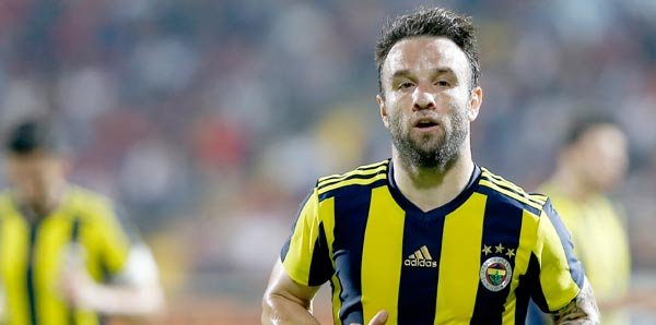 FLAŞ! Fenerbahçe'de Valbuena gidiyor o geliyor!