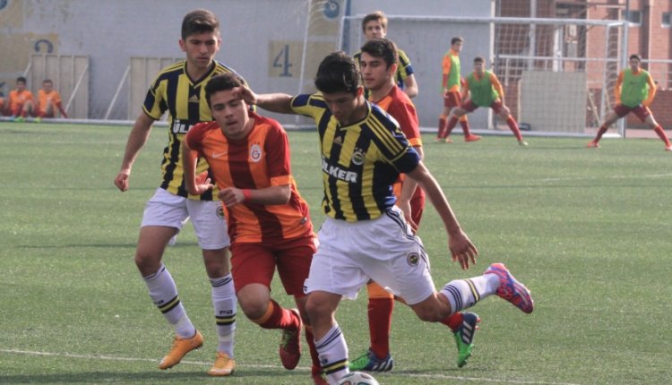 'Galatasaray - Fenerbahçe U17 maçında yaşanan inanılmaz faul