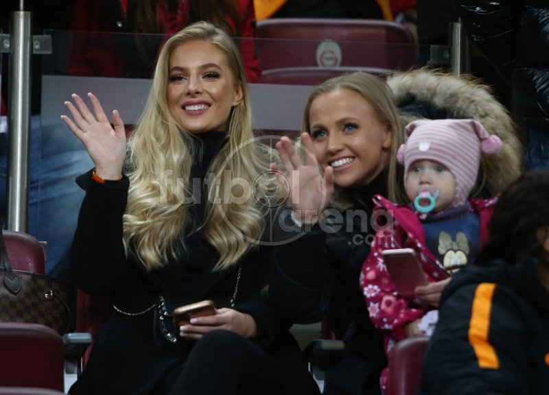 Galatasaray tribünlerindeki güzel kim?