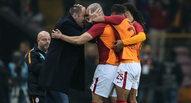 Galatasaray'da 2 futbolcu, 9 takımı geride bıraktı