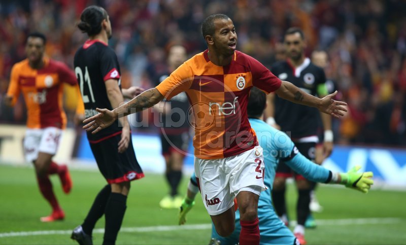 Galatasaray'da Mariano siftah yaptı! Gomis'ten asist...