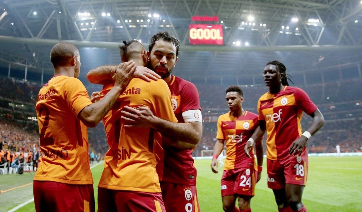 Galatasaraylı futbolcu sakat sakat oynadı! Değiştirin diyemedi...