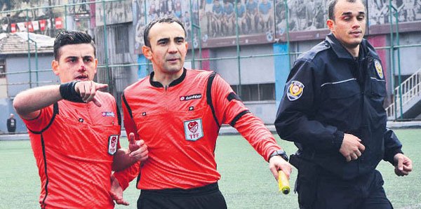 Hakemi ısıran Trabzonlu futbolcunun cezası belli oldu