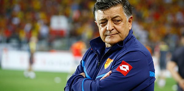 hocam aykut kocaman’ın yerine fener’ın başına geçebilir misiniz?bıktık korkak futbol izlemekten.sal tüm oyuncuları hücuma