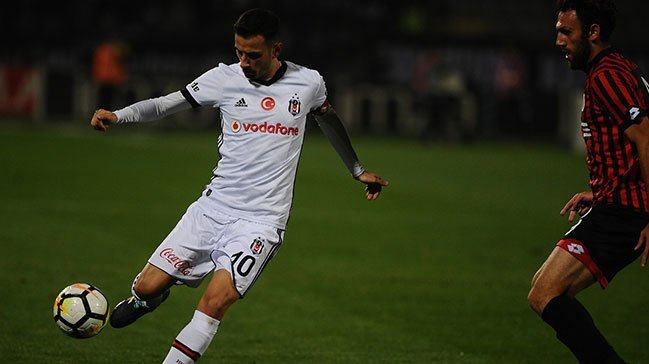 İngilizlerden Oğuzhan Özyakup sürprizi! Mesut Özil ile..