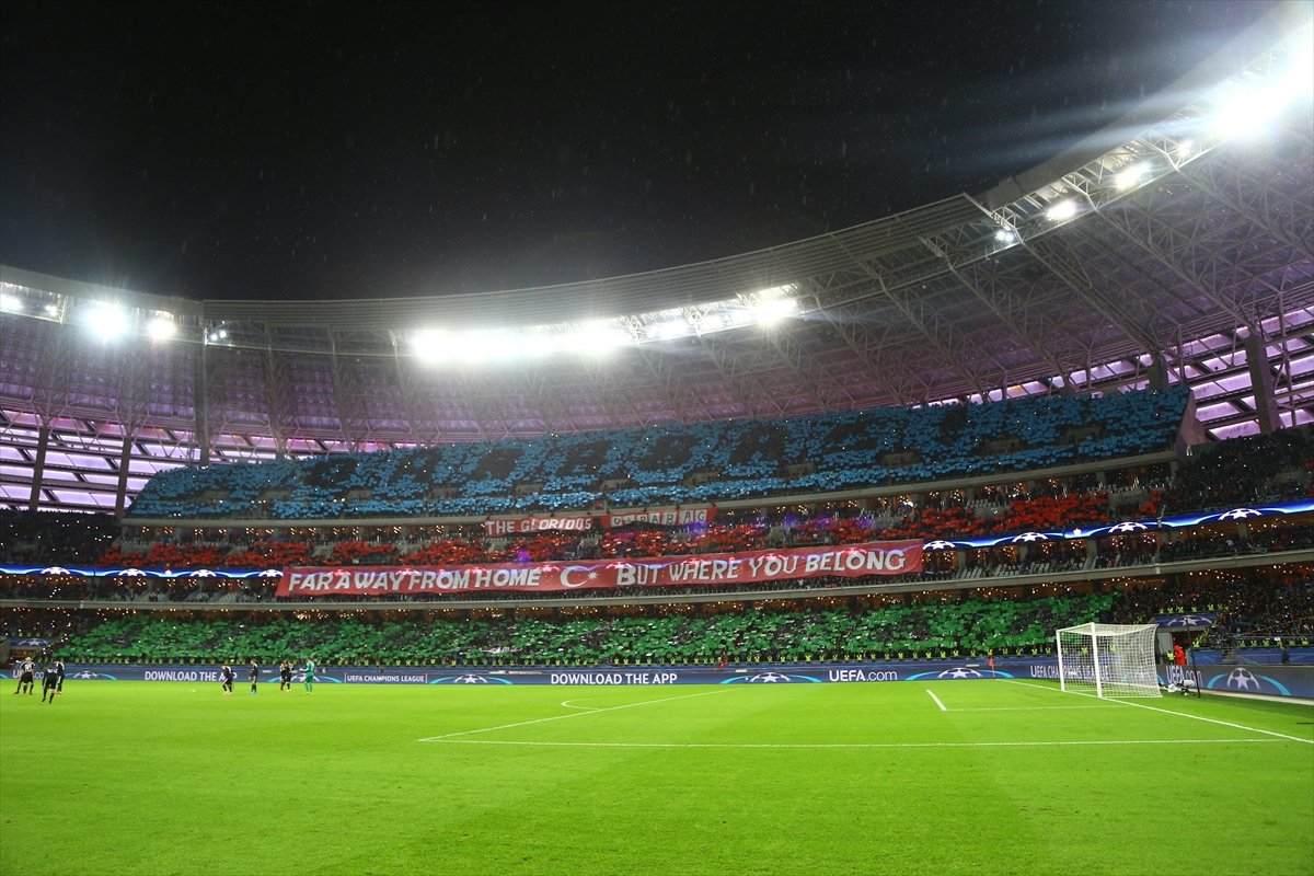 Karabağ'dan ay yıldızlı koreografi