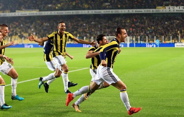 MARCA: Yılın en çılgın golü Soldado’dan! 8 dokunuşlu imkansız top!