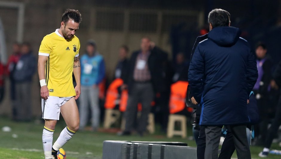 Sol bek krizi çözümsüz değil