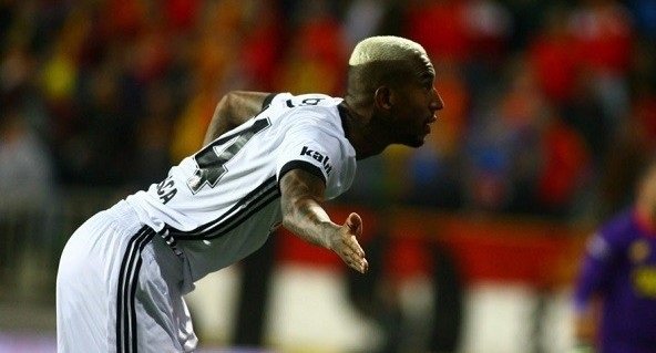 'Talisca'nın golünde canlı yayında Fenerbahçeli ismin şaşkınlığı