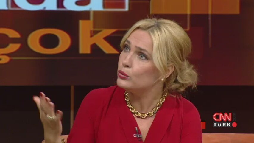 HABER SPİKERİ ZEYNEP KASIMOĞLU: