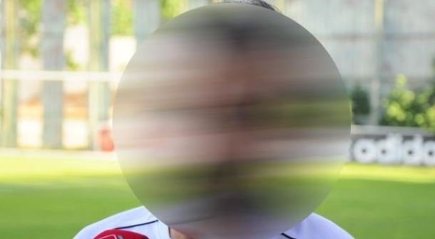 'Ünlü Türk futbolcu, 