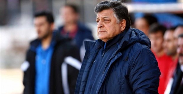 yılmaz hocam size hayranım. acaba saha kenarındaki hal ve tutumlarınızda, geçmişteki aktörlük deneyiminizin etkisi var mı?