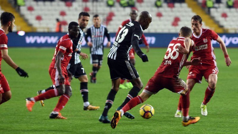 ' Flaş! Yıldız golcü Beşiktaş'ı resmen açıkladı