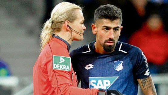 'Almanya bunu konuşuyor! Kadın hakem ile Türk futbolcu...