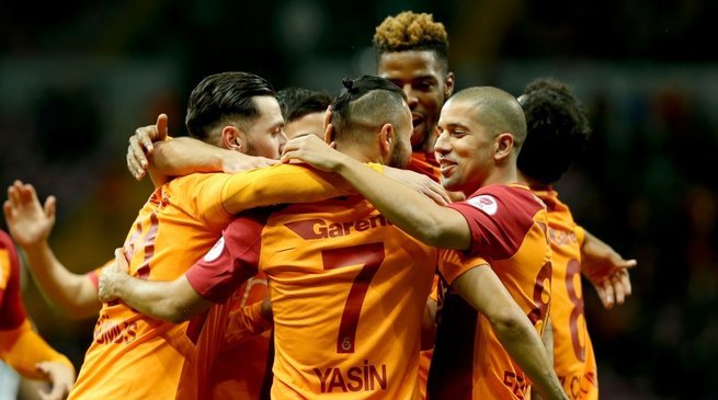 Aslan her yerde kral