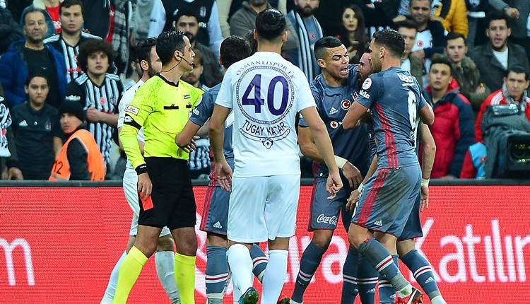 'Beşiktaş - Osmanlıspor maçında olay çıktı! Gökhan Gönül'ü zor tuttular