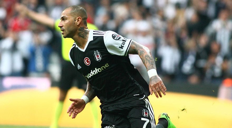 Beşiktaş - Osmanlıspor maçında Quaresma'ya şok protesto