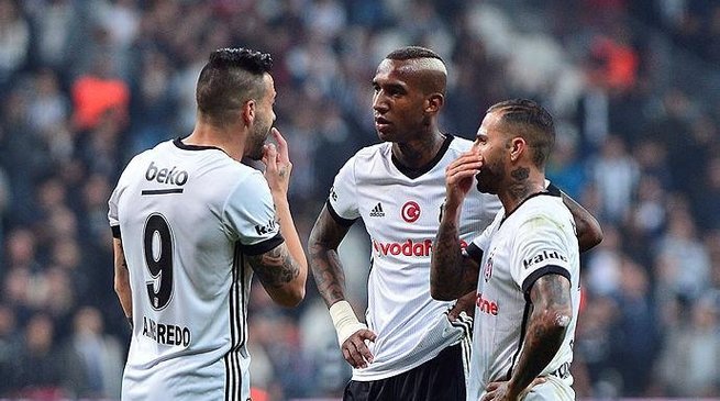 Beşiktaşlı Negredo, Süper Lig’in lideri oldu