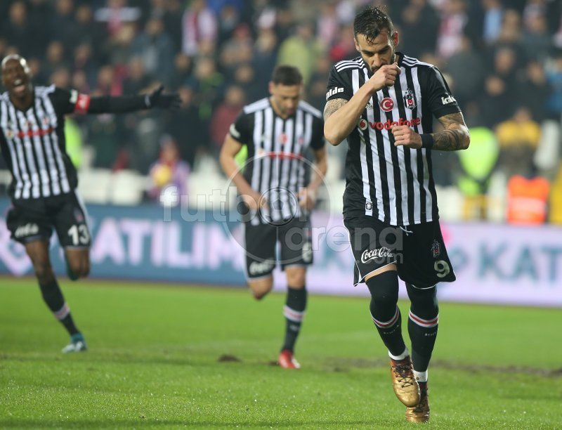 Beşiktaş’ta Negredo - Quaresma tartışması