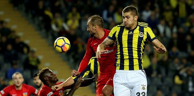 Cezalı Hristiyan futbocular şu şekilde sıralandı: