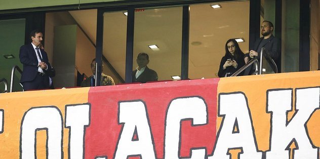 Dursun Özbek’in locasında olay!