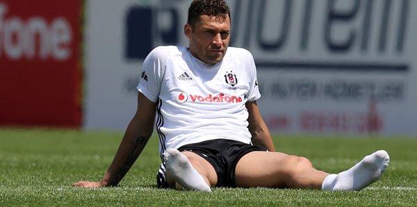 Flaş! Beşiktaş'ta Tosic ayrılıyor! İşte yeni takımı