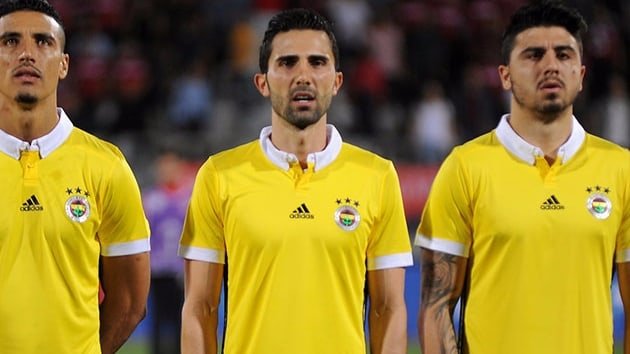 Flaş! Fenerbahçe orta saha ve sol bek transferini bitiriyor
