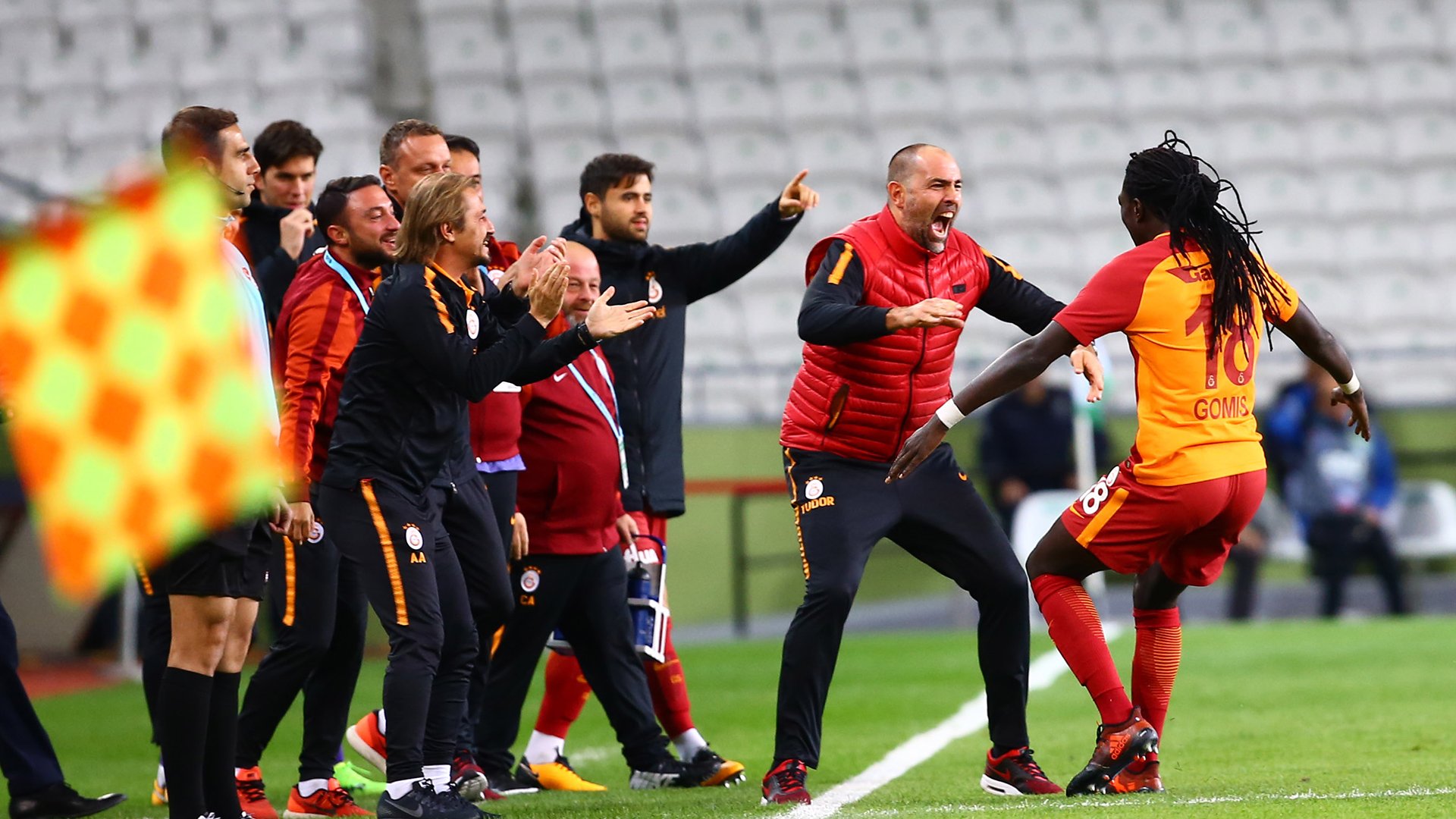 'Galatasaray'da Bafetimbi Gomis'ten Tudor için o paylaşım