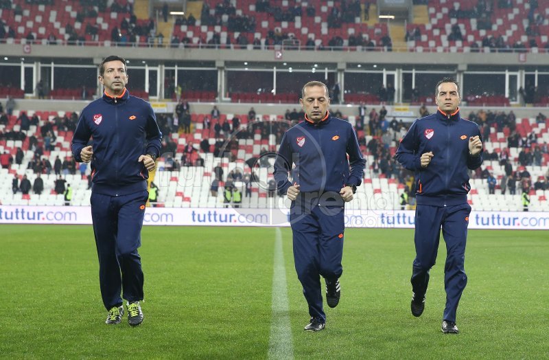 'Gökhan Gönül ile Cüneyt Çakır arasında ilginç olay