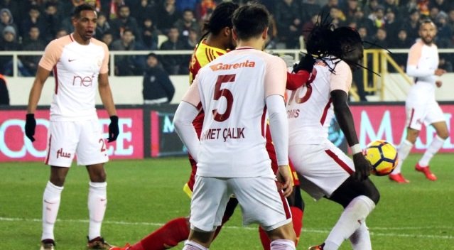 'Gomis'e top göstermeyen futbolcu bakın kim çıktı