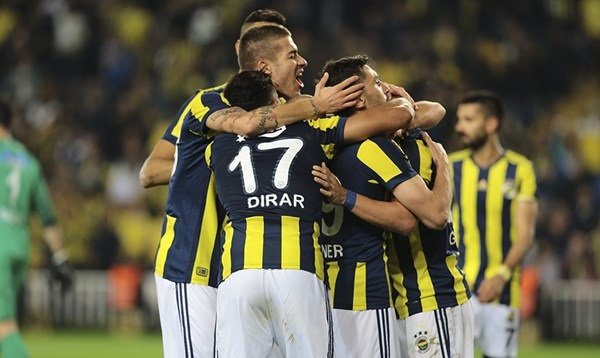 Kadıköy'de Fenerbahçeli futbolcuya protesto!