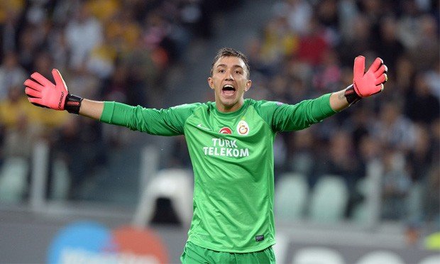 MUSLERA ÇILGINA DÖNDÜ