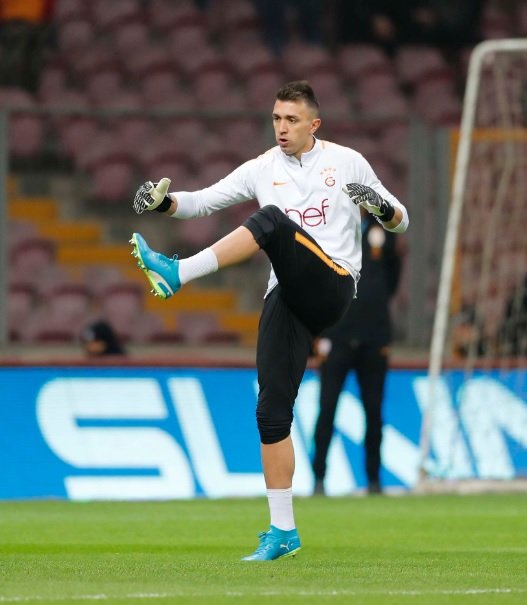 MUSLERA’YA SEVGİ SELİ