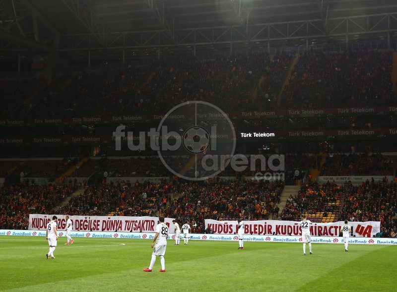 'Olcan Adın'dan Galatasaray tribünlerine olay hareket