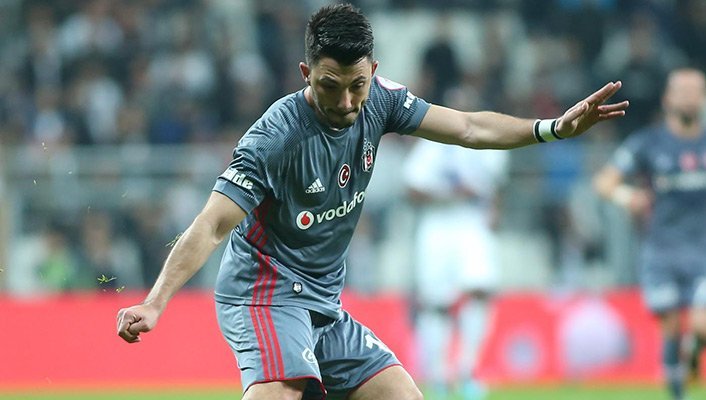 'Tolgay Arslan'dan maç sonu Cenk Tosun için transfer şakası