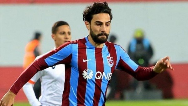 Transfer çalışmalarını sürdüren Fenerbahçe’nin Mehmet Ekici için yeni bir teklif yapacağı iddia edildi.