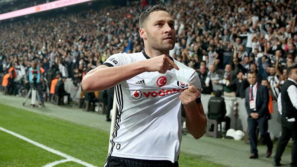Ve Dusko Tosic transfer için resmen konuştu