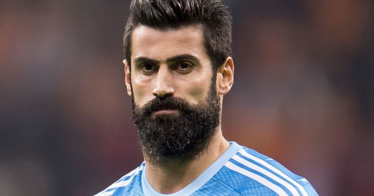 Volkan Demirel'den Bursa tribünlerine olay hareket!