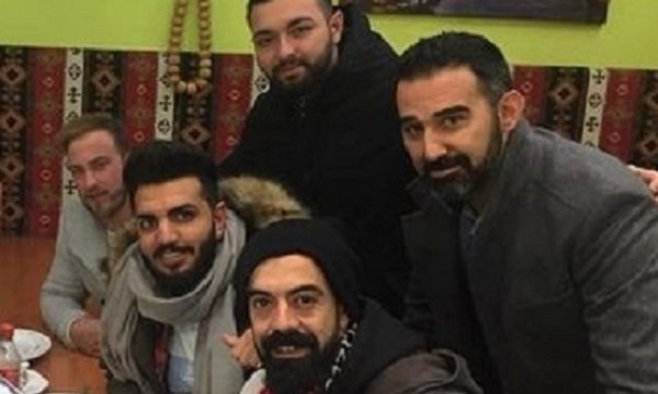 Yıldız futbolcu, Beşiktaşlı taraftarlarla dönercide bir arada