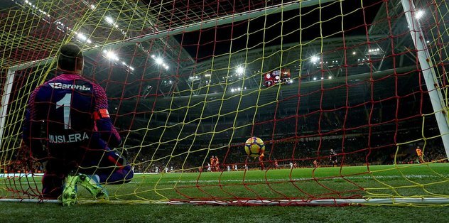 Yönetimden Muslera hamlesi