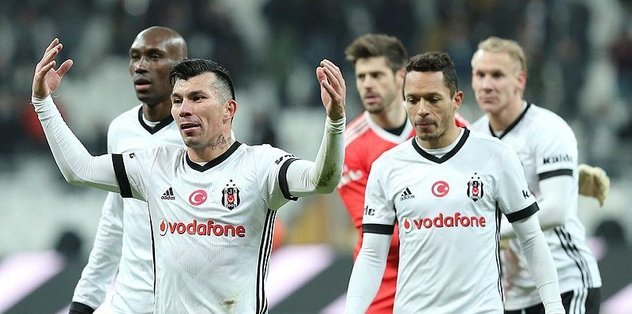 Alkışlar Medel’e