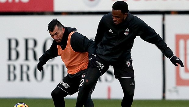  Cyle Larin için görüşmeler başlıyor! Transferde sıcak hamle