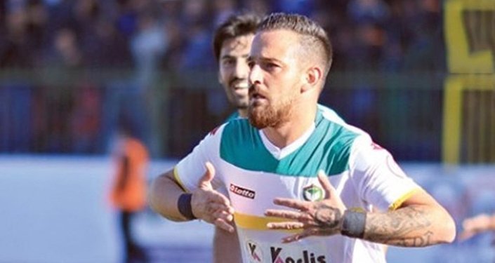 Amedsporlu futbolcu Deniz Naki'ye silahlı saldırı