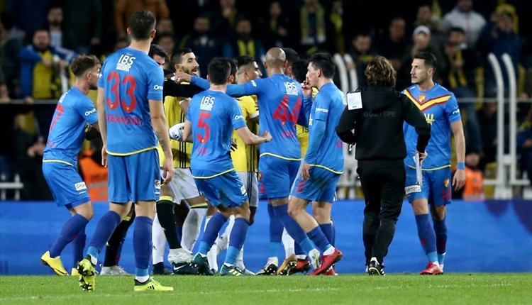 AYKUT KOCAMAN VOLKAN DEMİREL’İ ZOR TUTTU