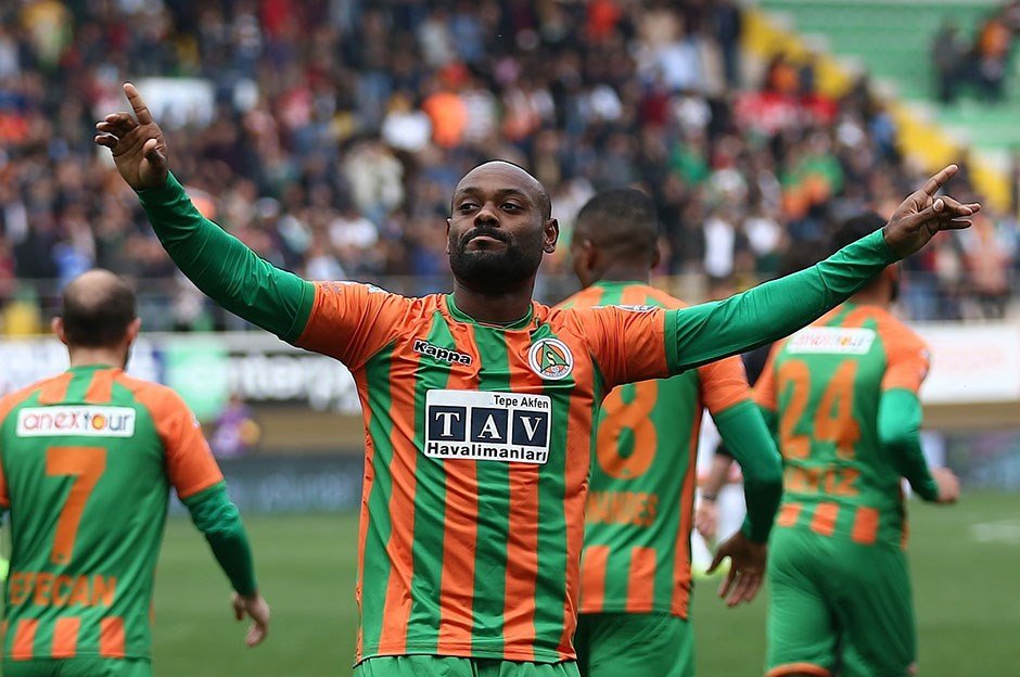 'Beşiktaş - Vagner Love transferinde sıcak saatler! Yöneticiler...