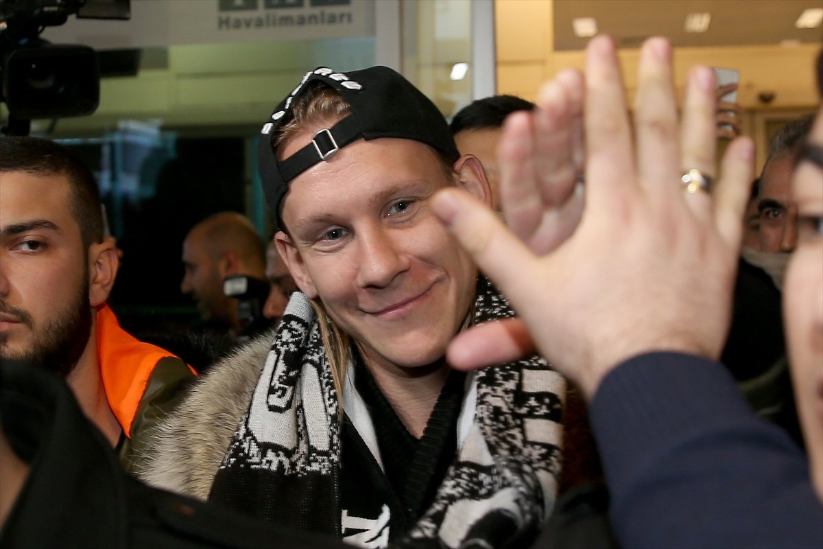Beşiktaş'ın yeni stoperi Vida böyle karşılandı