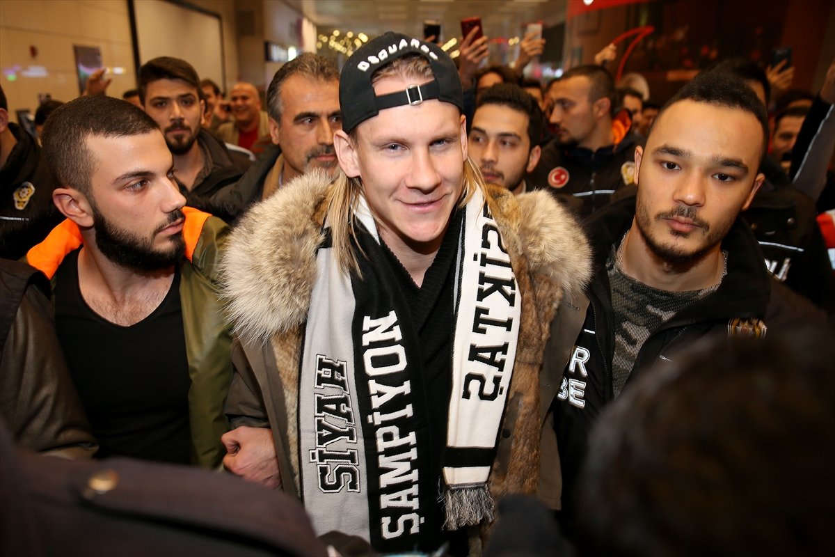 'Beşiktaş'ın yeni stoperi Vida böyle karşılandı