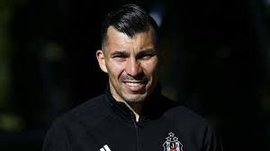 Beşiktaşlı Medel'den Felipe Melo'ya olay gönderme