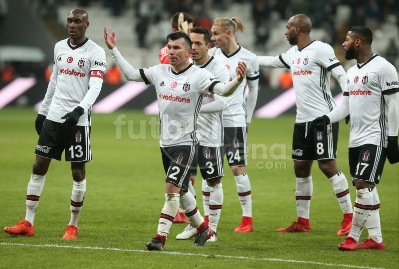 'Beşiktaş'ta acil toplantı! Bu 2 futbolcunun hali ne böyle?