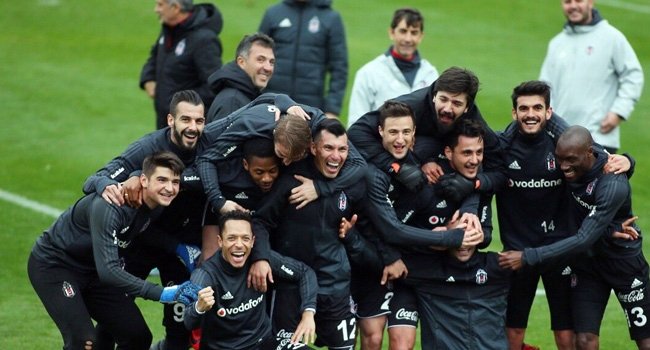 Beşiktaş'ta herkesin konuştuğu 3 futbolcu! Kampta dikkat çektiler